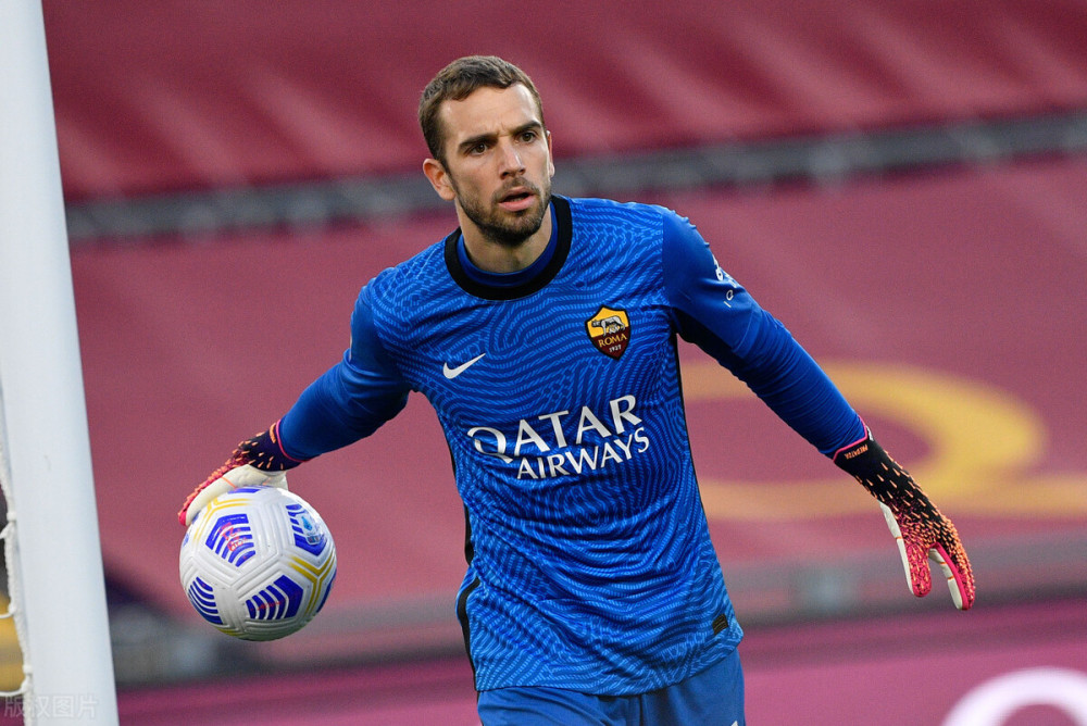 罗马发布备战花絮，赛前官宣签约，荷甲任务艰巨，高层口径保持一致的简单介绍